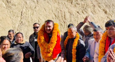  ककनीमा पिच सडक पुगेपछि डा. प्रकाशशरण महतलाई भव्य स्वागत 