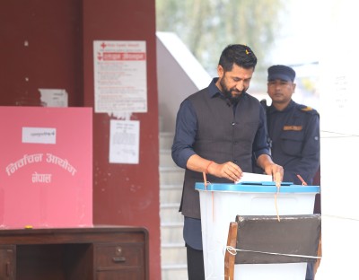  रास्वपा सभापति लामिछानेद्वारा मतदान 