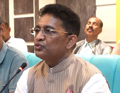  रघुवीर महासेठको आरोप- वर्तमान सत्ता गठबन्धन तोड्न प्रचण्डको नेतृत्वमा प्रयास भइरहेको छ 