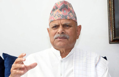  पूर्वराष्ट्रपति यादवले पुख्यौली गाउँ सपही पुगेर परिवारसँगै दसैँ मनाए 