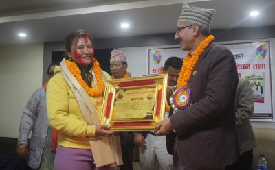  चेपाङ समुदायबाट स्नातकोत्तर गर्ने पहिलो महिला रमिला चेपाङ सम्मानित 