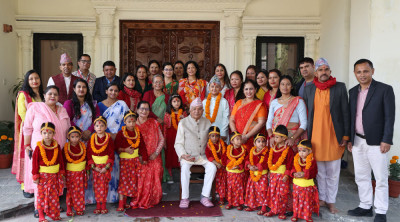  राष्ट्रपतिद्वारा शीतल निवासमा नवकन्याको पूजाअर्चना, गोडा धोएर टीका लगाइदिएर उपहार प्रदान 