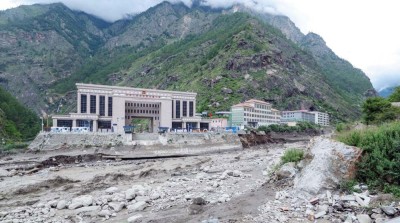  ल्हेन्दे खोलामा आएको बाढीले  स्याफ्रुबेंसी रसुवागढी सडक पुनः बन्द 