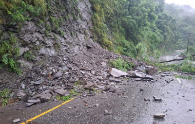  बाढी पहिरोका कारण विभिन्न सात सडकखण्ड अवरुद्ध 
