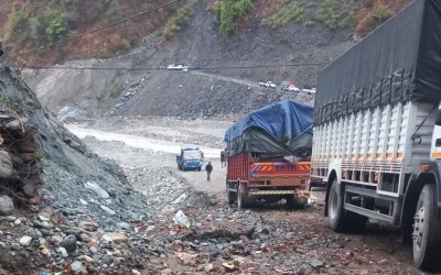  डाइभर्सन बगाउँदा कान्ति लोकपथमा सवारी आवागमन अवरुद्ध 