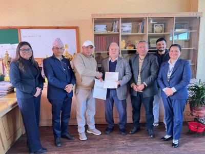  कुसोम र कागेश्वरी मनोहराबीच समझदारी पत्रमा हस्ताक्षर 