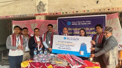  नेपाल एसबिआई बैंकद्धारा विद्यार्थीलाई शैक्षिक सामाग्री प्रदान 