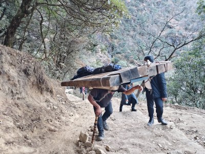  भरियाले धानेकोे खुम्बु क्षेत्रको ढुवानी 