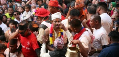 सुजन बाग श्रेष्ठले तेस्रोपटक जिब्रो छेडाए [भिडियोसहित] 