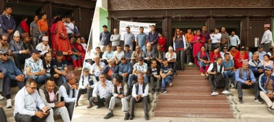  कांग्रेस कार्यालयमा शिक्षक महासंघको धर्ना 