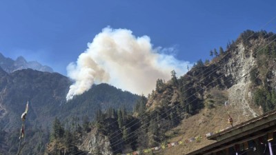  तिमाङको जङ्गलमा लागेको आगो अझै निभाउन सकिएन 