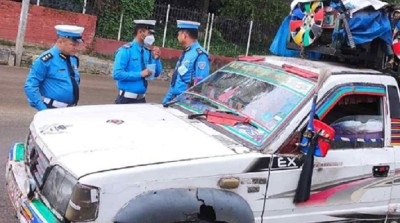  सवारी दुर्घटना न्यूनीकरणका लागि ट्राफिक प्रहरीद्वारा सवारी जाँचमा कडाइ 