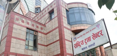  नारायणी अस्पतालमा मेडिकल अफिसर डा.रामलाई थप उपचारका लागि ट्रमा सेन्टर ल्याइयो 