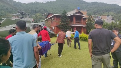  गर्भवतीको हेलिकप्टर मार्फत उद्धार गरि काठमाडौँ ल्याइयो 