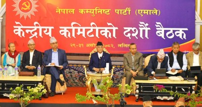  ओलीले राजनीतिक प्रतिवेदन पारित गर्दै एमाले बैठक सकियो 