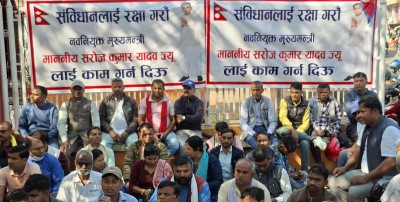  मधेश सरकार विवाद चर्किँदै : एमाले र सात दल दुवै धर्नामा 