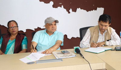  भोटेकोशी बाढीमा बुबाआमा गुमाएका बालबालिकाको ‘अभिभावक’ बन्दै कागेश्वरी मनोहरा 
