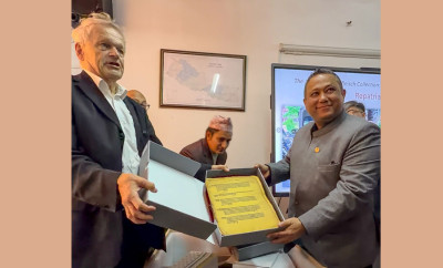  परराष्ट्रमन्त्री खनाललाई १३औँदेखि २०औँ शताब्दीसम्मका आठ सयभन्दा बढी ऐतिहासिक दस्तावेज हस्तान्तरण 