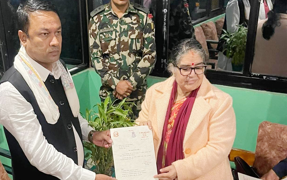 प्रदेश प्रमुखले बिच बाटोमै गराइन् मधेश प्रदेशका नयाँ मुख्यमन्त्रीको शपथ