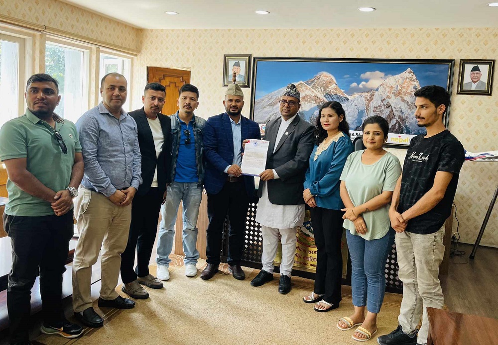 हवाई भाडाको अनियन्त्रित मूल्य वृद्धि नियन्त्रण गर्न अखिलको माग