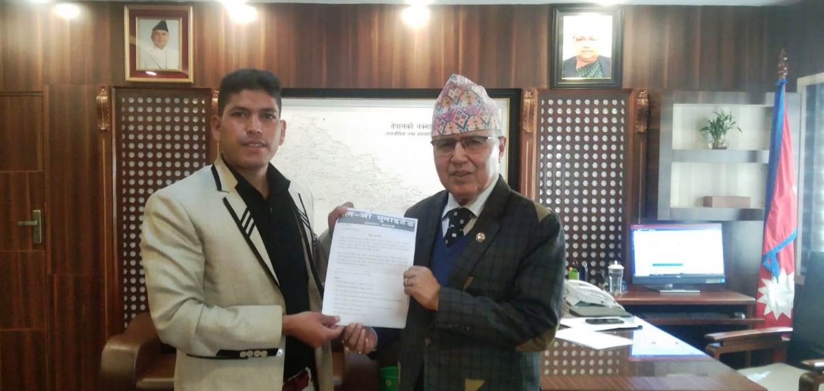 गभर्नर पौडेललाई बर्खास्त गर्नुपर्ने माग गर्दै अर्थमन्त्रीसमक्ष जेन-जी युनाइटेडको ज्ञापनपत्र