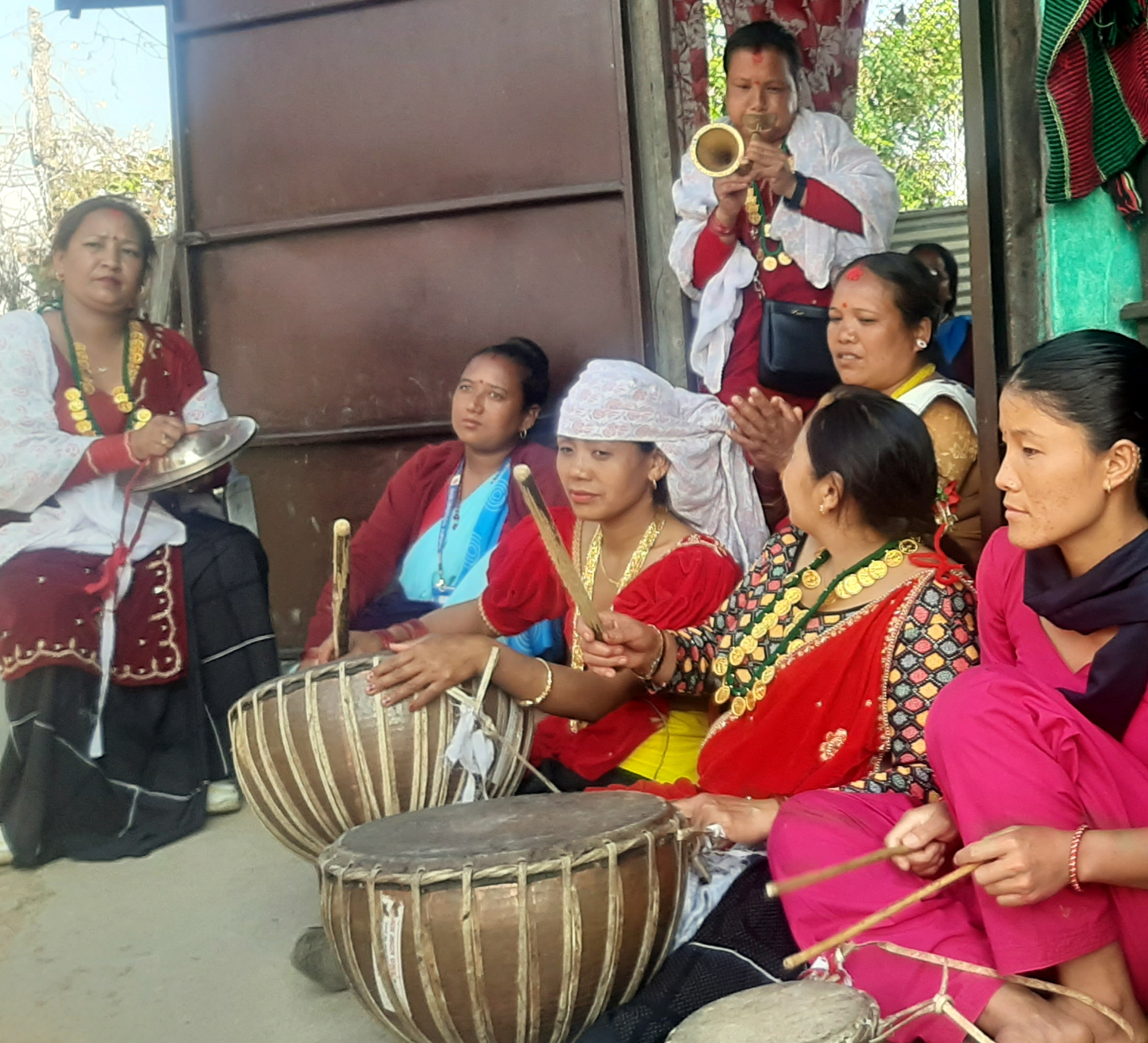 परम्परा धान्न पञ्चैबाजा बजाउँछन् पाल्पाका महिला