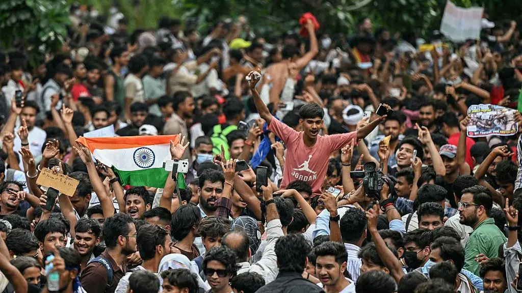  भारतका शिक्षा मन्त्रीको राजीनामापछि ‘ककरोच जनता पार्टी’को आन्दोलन स्थगित 