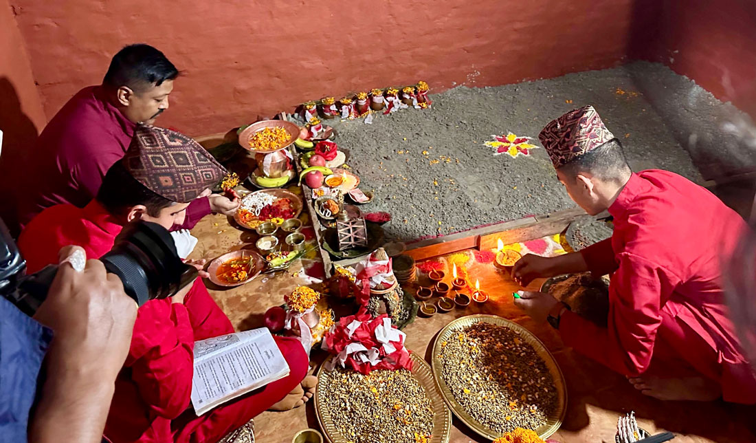 शुभसाइतमा दसैँघर र घरघरमा जमरा राखियो
