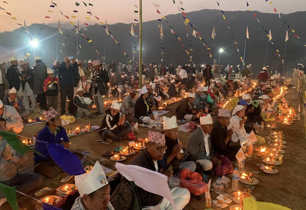 माङसेबुङमा धार्मिक पर्यटकको घुँइचो, होटलमा नअटाएपछि स्थानीय घरलाई होमस्टे बनाइयो