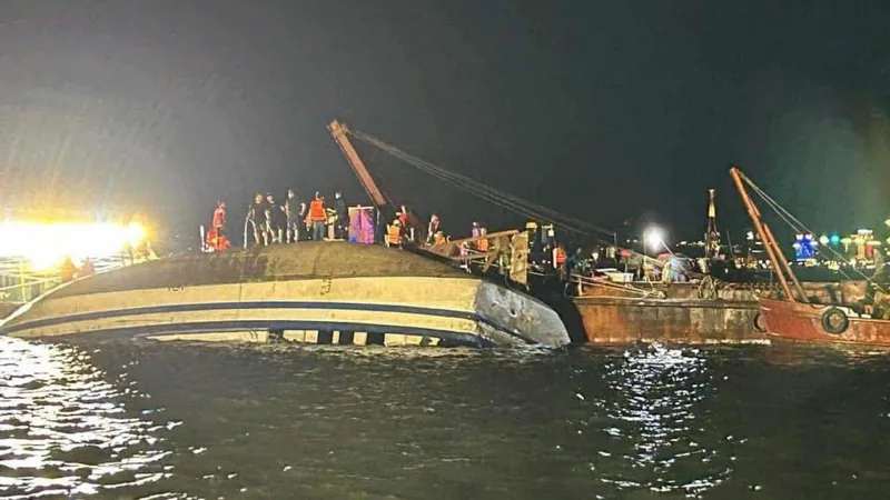  भियतनाममा पर्यटक बोकेको डुंगा पल्टिँदा ३४ जनाको मृत्यु 