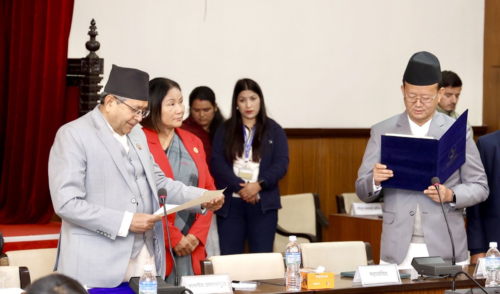 प्रतिनिधिसभाका सचिव राईले लिए पद तथा गोपनीयताको शपथ