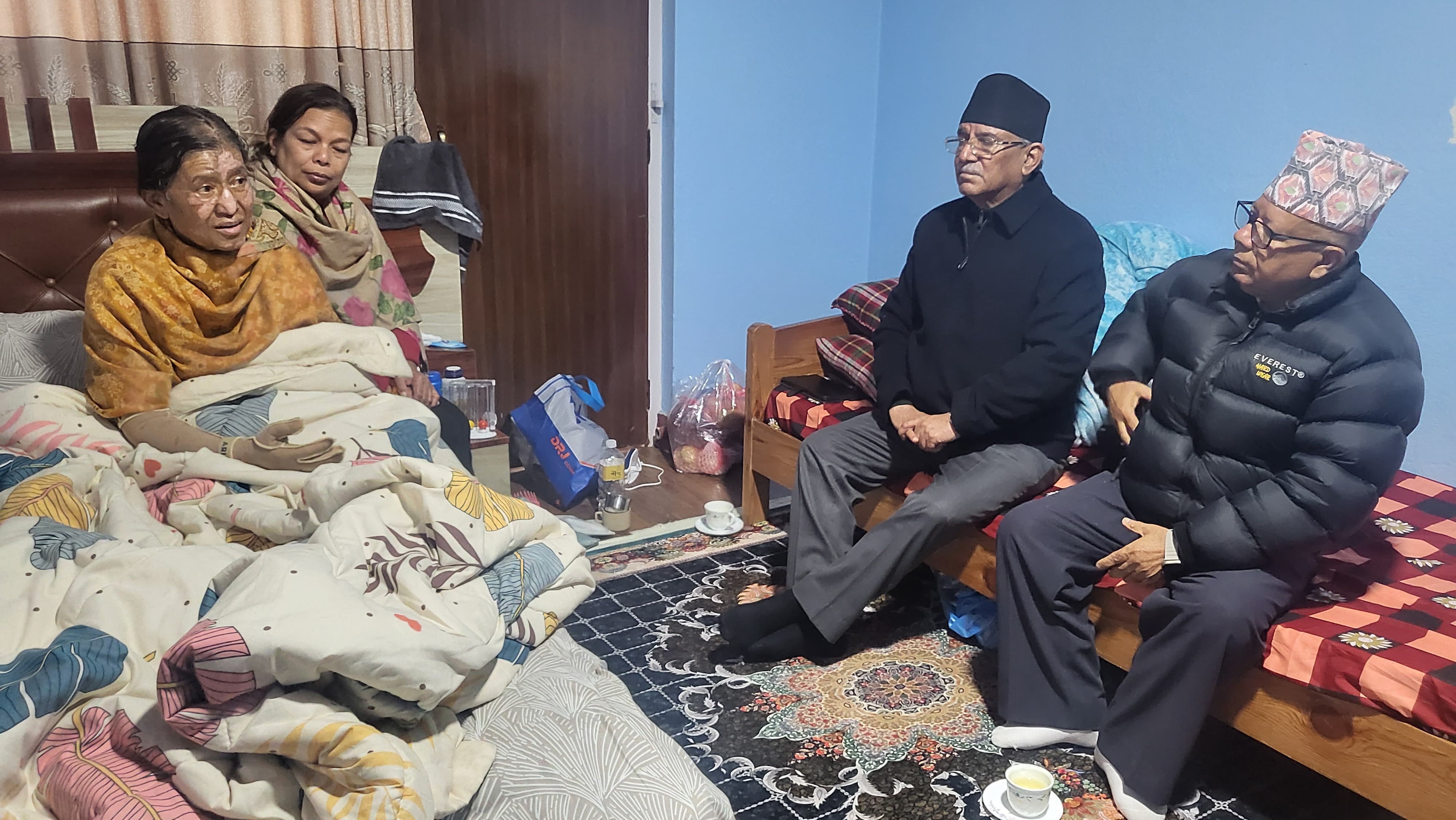 खनालकी पत्नीको स्वास्थ्य सुधारोन्मुख, प्रचण्ड र नेपालले लिए स्वास्थ्य अवस्थाबारे जानकारी