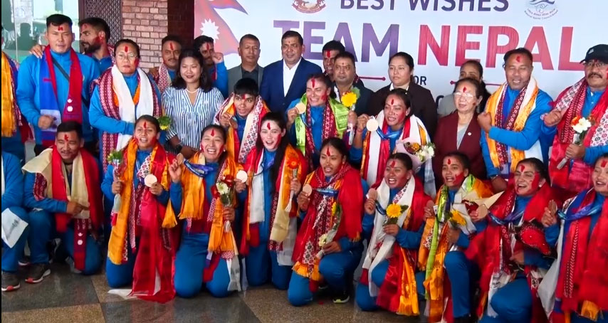 कास्य पदक विजेता नेपाली महिला कबड्डी टोली स्वदेश फिर्ता, विमानस्थलमा भव्य स्वागत