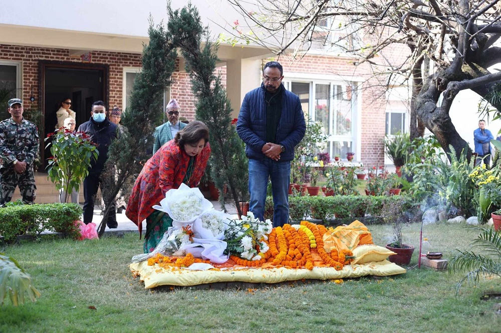 परराष्ट्रमन्त्री राणाद्वारा प्रथम महिला राजदूत शाहप्रति श्रद्धाञ्जली अर्पण 